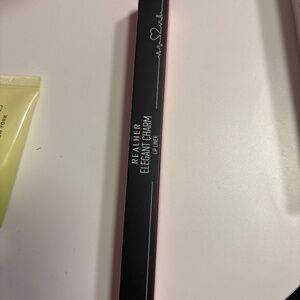 Dual sided lip liner